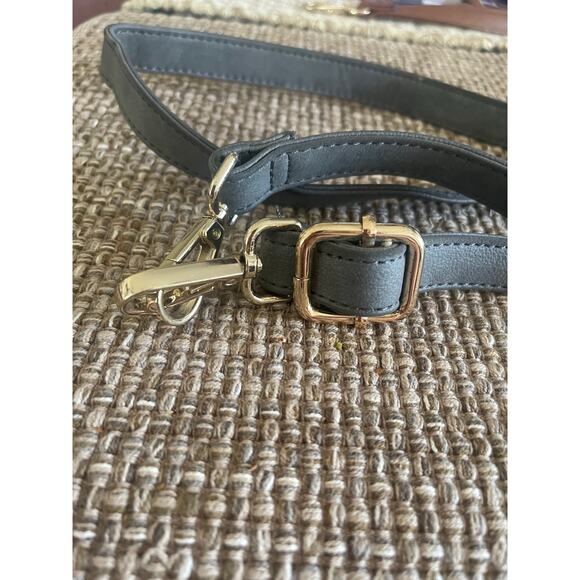 Gray purse crossbody strap with gold hardware - Picture 6 of 10
